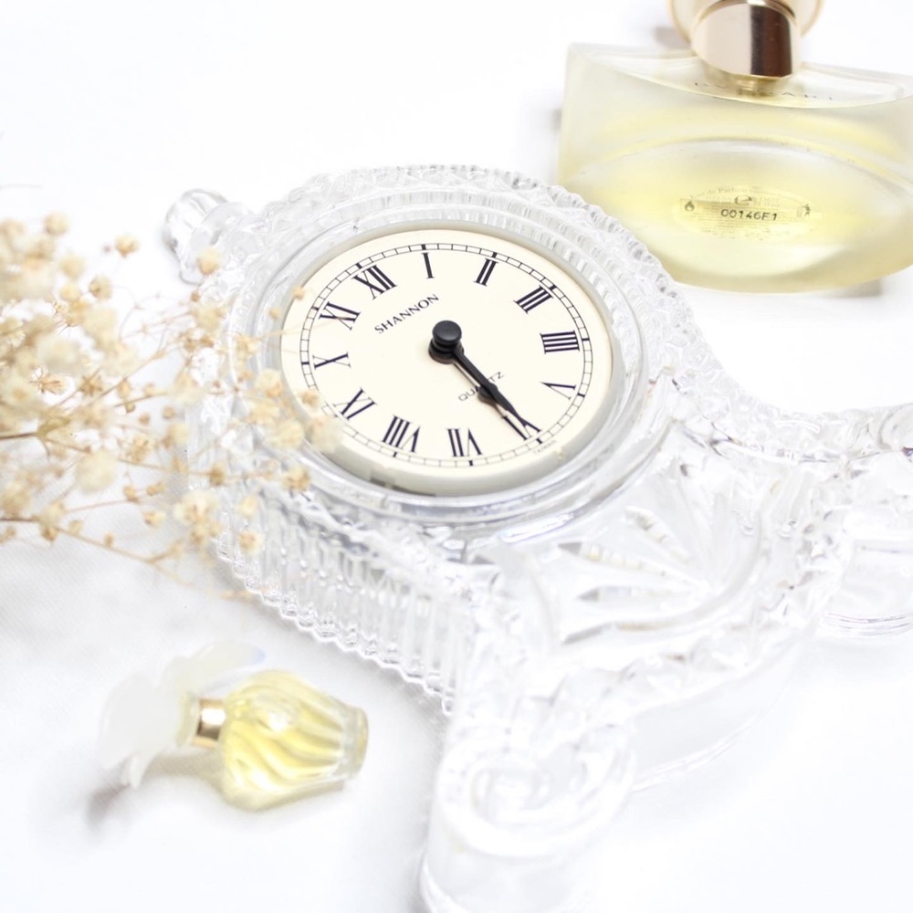 Crystal styled Shannon mantle/side table clock! 🤍🖤